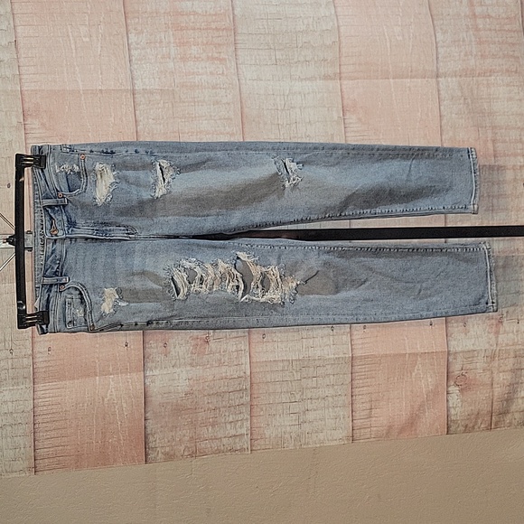 American Eagle Outfitters Denim - American Eagle Distresses Jeans Size 4